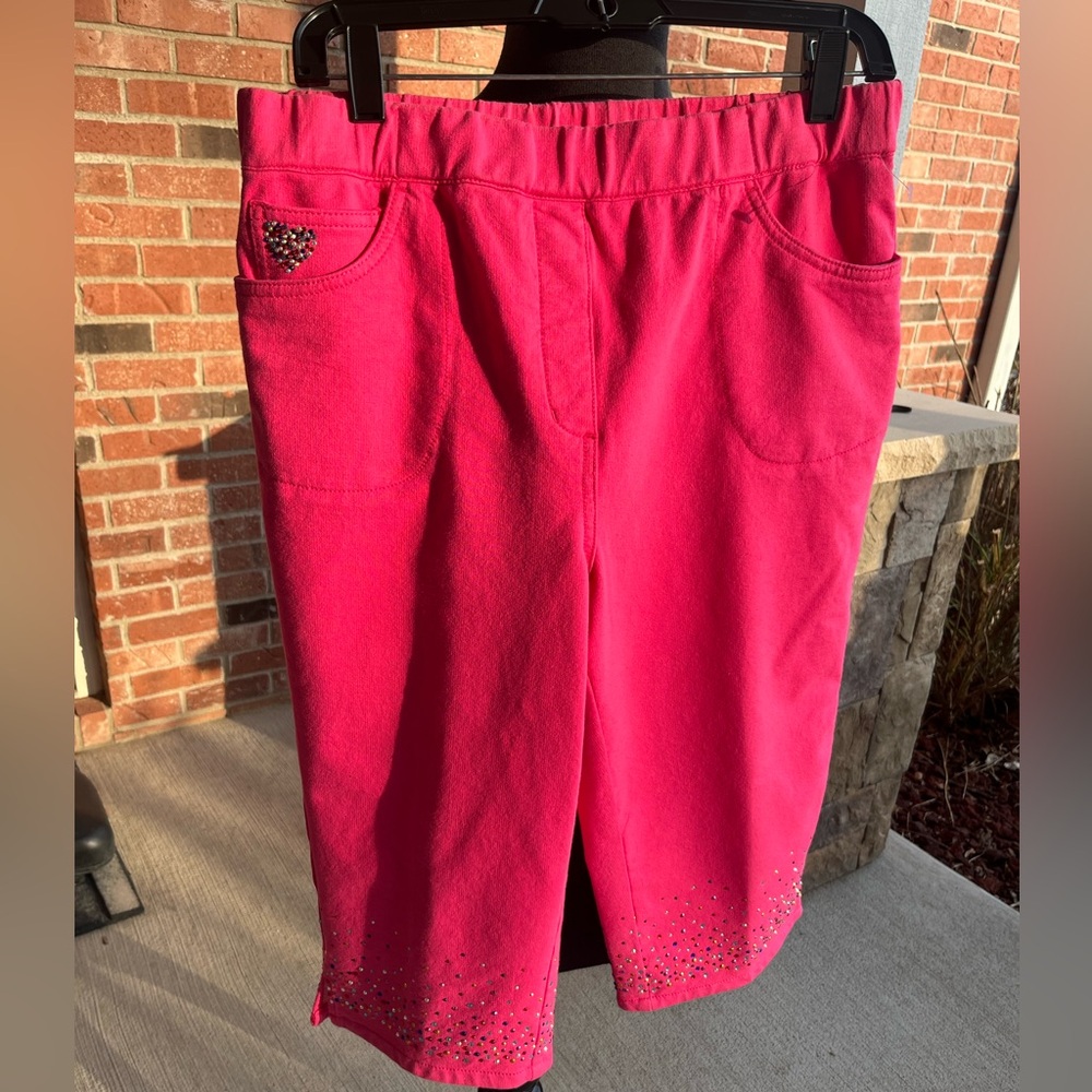 Ladies like new Quacker Factory Dream Jeannes hot pink rhinestone Capri pants M